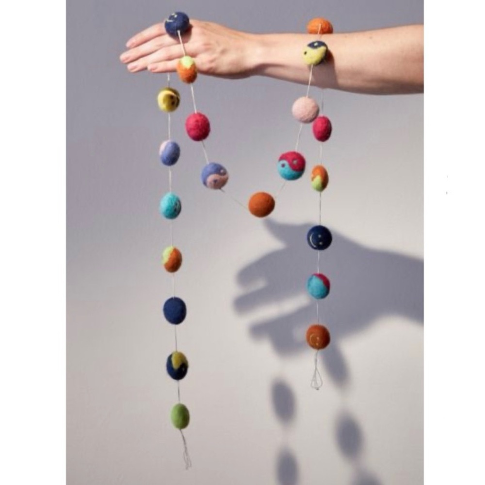 URBAN OUTFITTERS Felt Icon Garland